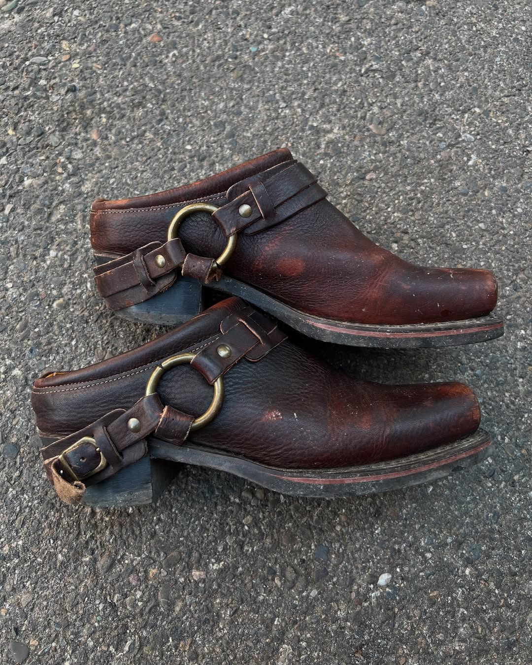AGED SADDLE BOOTS